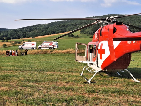 Zranenému motocyklistovi pri Lovinobani letel na pomoc aj vrtuľník