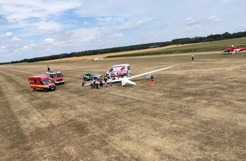 K pádu vetroňa na letisku v Boleráze boli vyslané dva záchranárske vrtuľníky