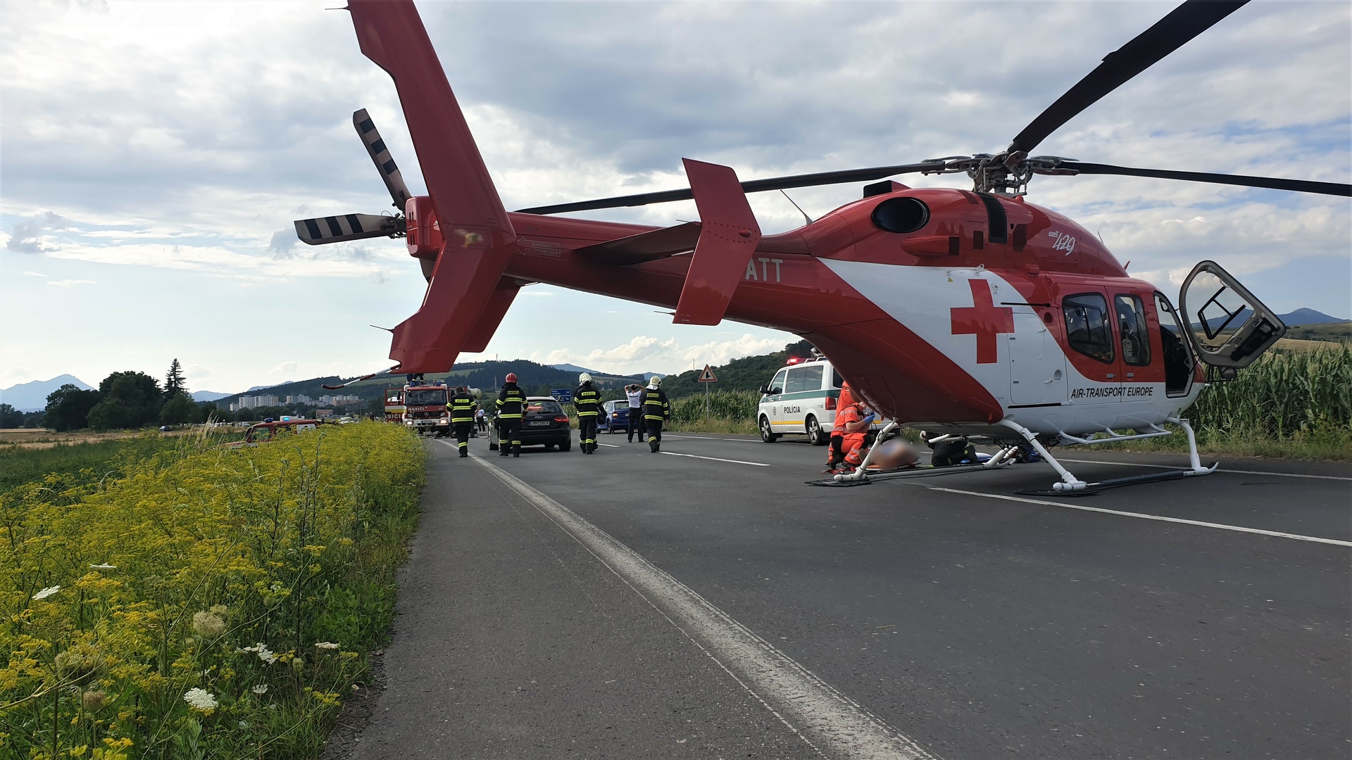 Za obcou Beňadiková sa zrazili dve vozidlá a cyklista