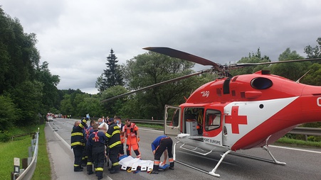 Pri Kysuckom Lieskovci sa zrazilo osobné auto s kamiónom