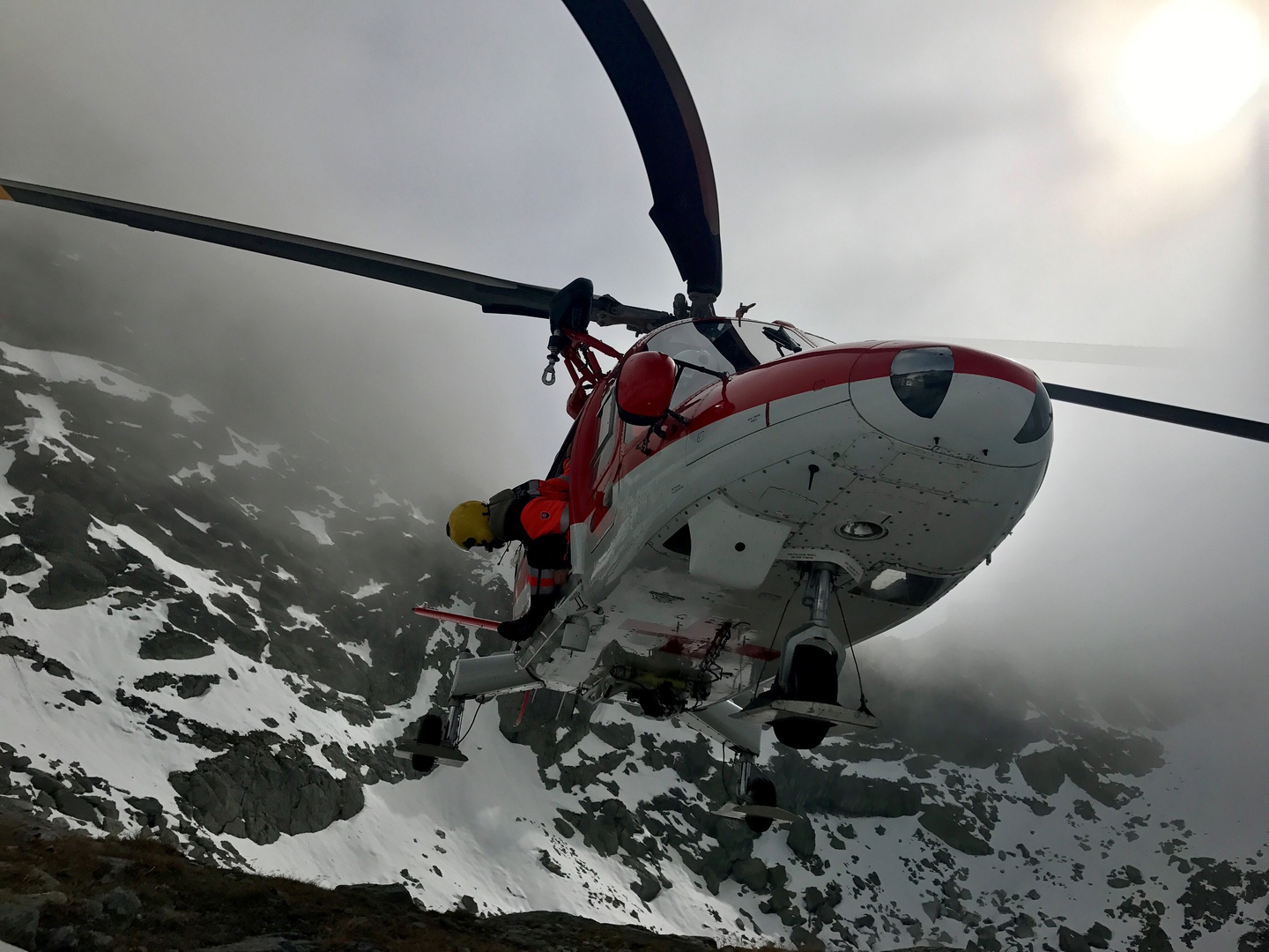 Záchranársky vrtuľník dnes zasahoval vo Vysokých Tatrách