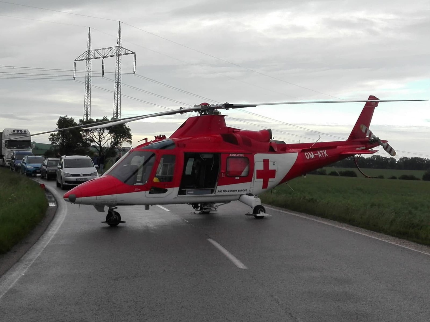 K vážnej dopravnej nehode pri Trstíne boli vyslané dva vrtuľníky