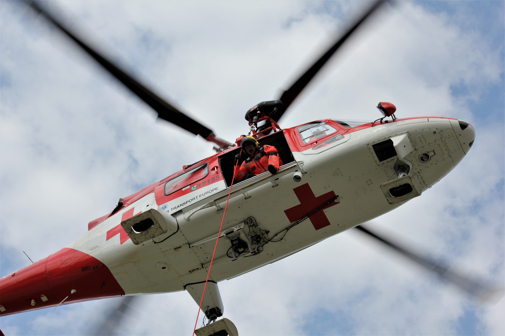 Sobotňajšie záchranné akcie leteckých záchranárov v horách