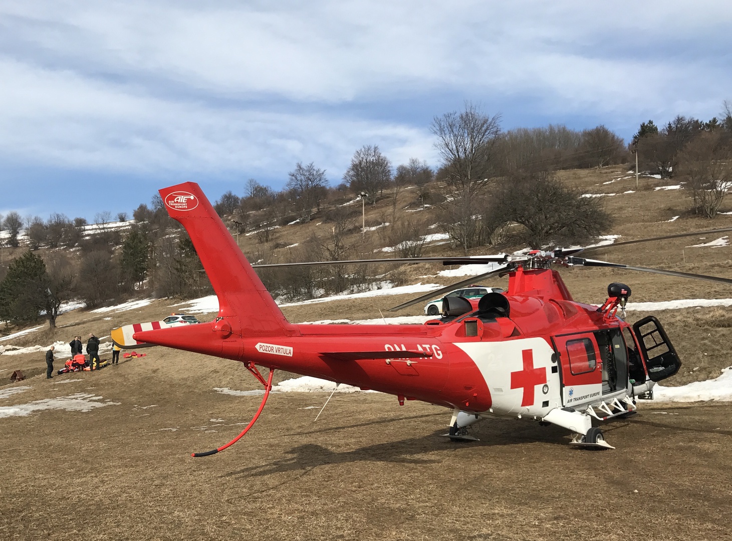 Zraneného paraglajdistu prevážali leteckí záchranári