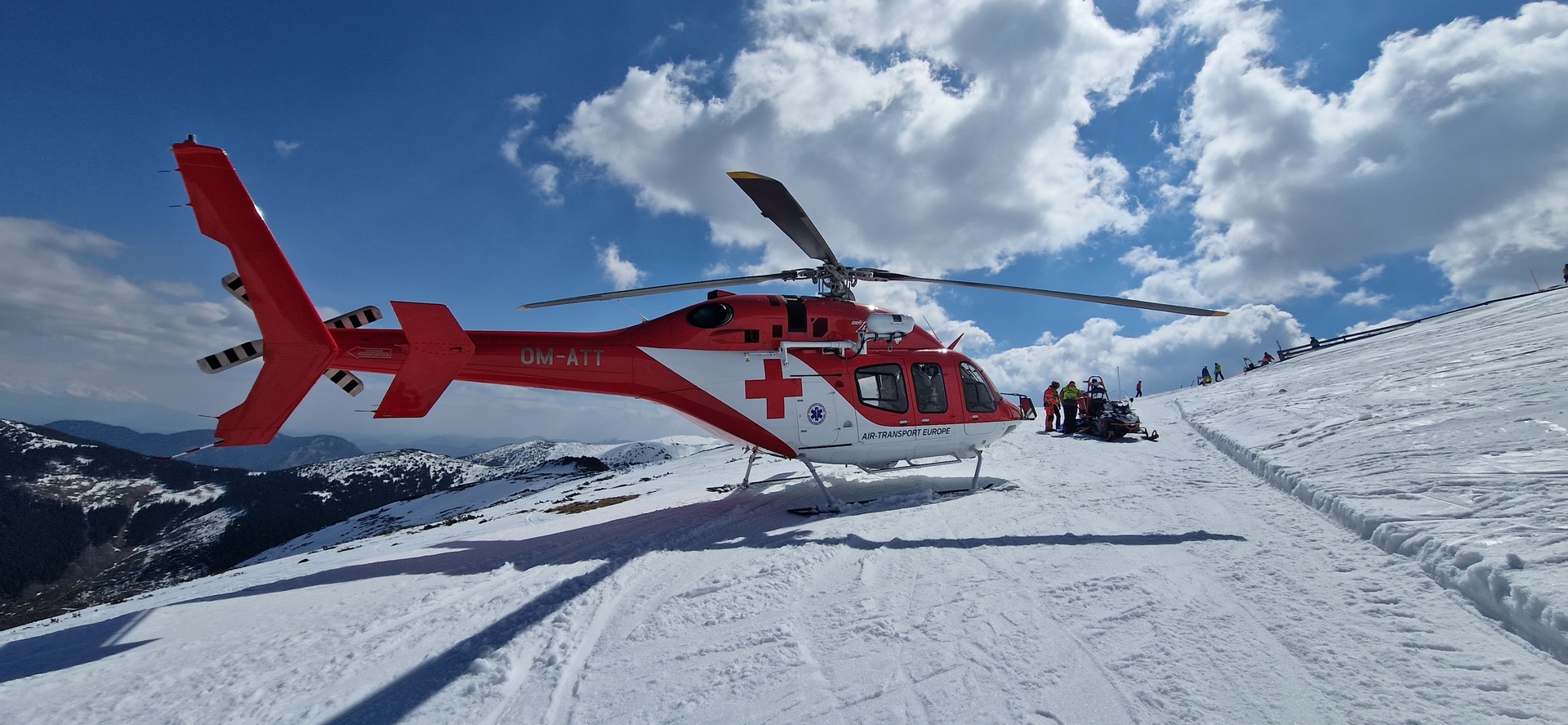 Leteckí záchranári pomáhali zranenému lyžiarovi v Jasnej