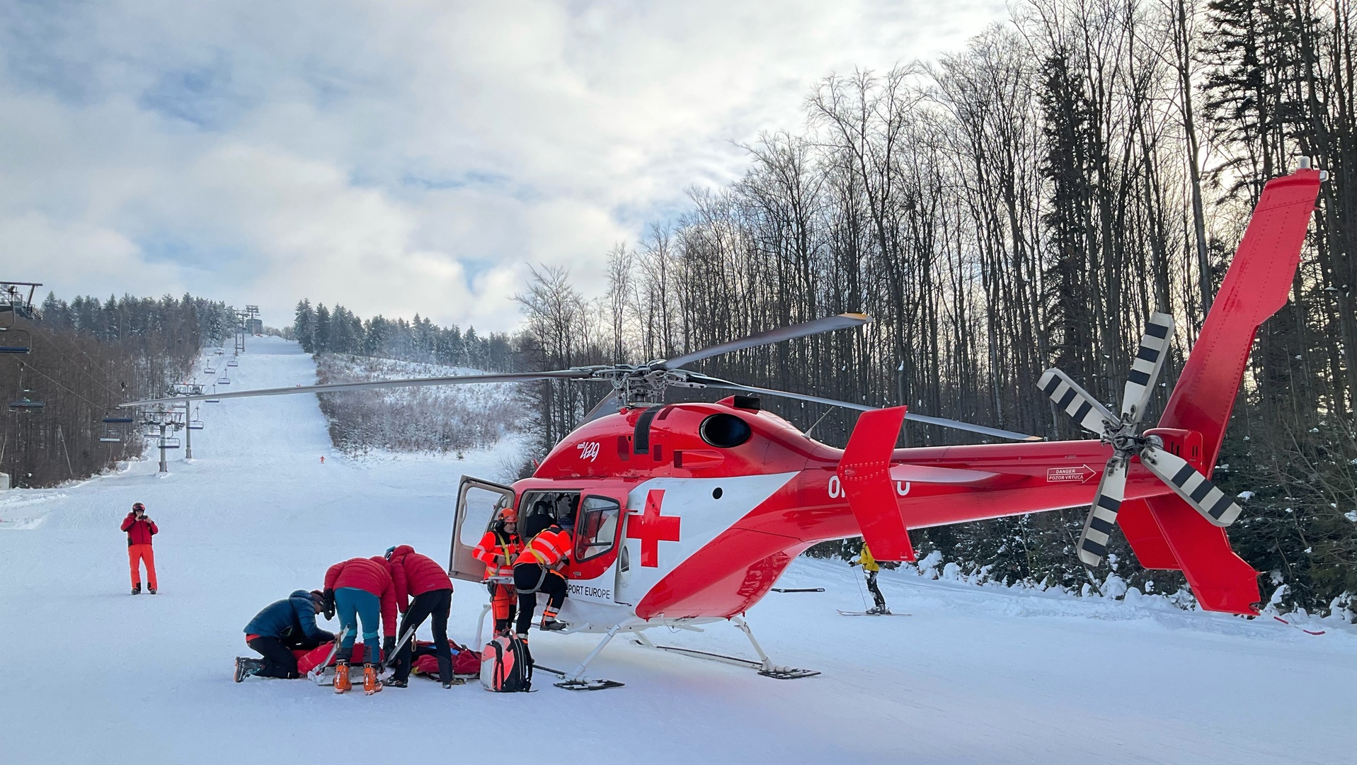 Záchranné akcie na lyžiarskych svahoch