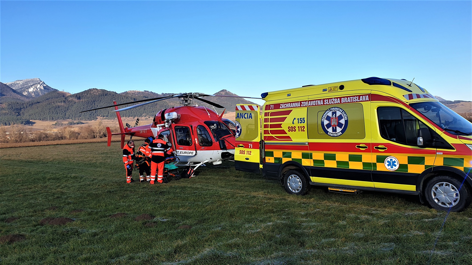 Záchranársky vrtuľník pomáhal žene na vrchu Veľký Choč