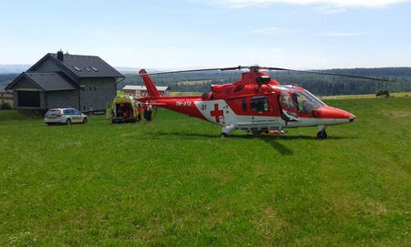 Záchranársky vrtuľník letel do obce Lendak k zrazenému 8-ročnému chlapcovi